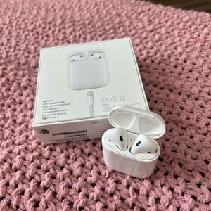 Apple White Wireless Earbuds with Case